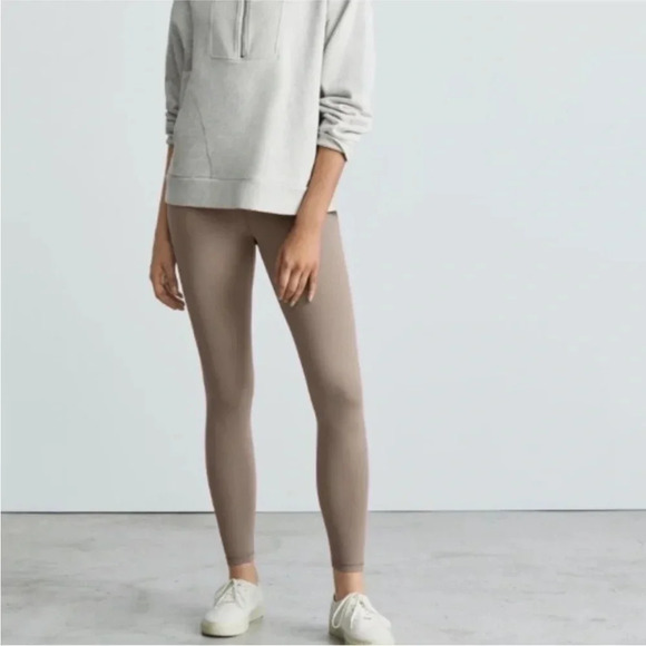 Everlane The Perform Legging - Picture 2 of 6